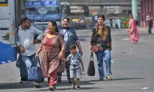 Jalandhar: संविदा रोडवेज कर्मचारियों की हड़ताल से यात्री परेशान