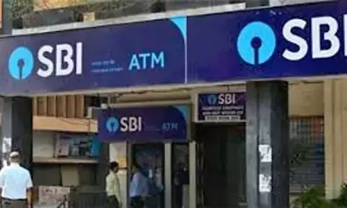 Telangana: खाताधारकों ने एसबीआई बैंक पर ताला जड़ा