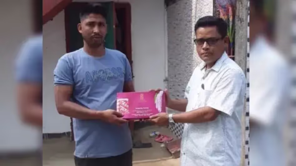 Assam : अपराध सूची से उपहार सूची तक चोरी के आरोपी को असम के सीएम का बिहू सम्मान मिला