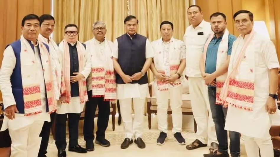 Manipur के सात विधायकों ने गुवाहाटी में हिमंत बिस्वा सरमा से मुलाकात की