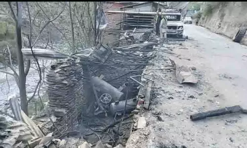 Bharmour-Chamba राजमार्ग पर भीषण आग से दुकानें जलकर खाक