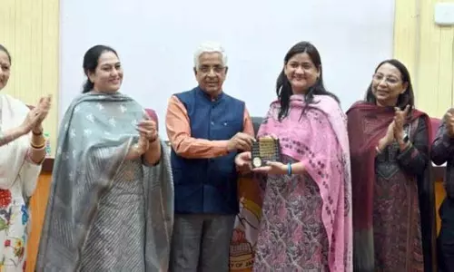 Jammu: कुलपति ने उत्कृष्ट योगदान के लिए नैक समन्वयकों को सम्मानित किया Jammu: कुलपति ने उत्कृष्ट योगदान के लिए नैक समन्वयकों को सम्मानित किया