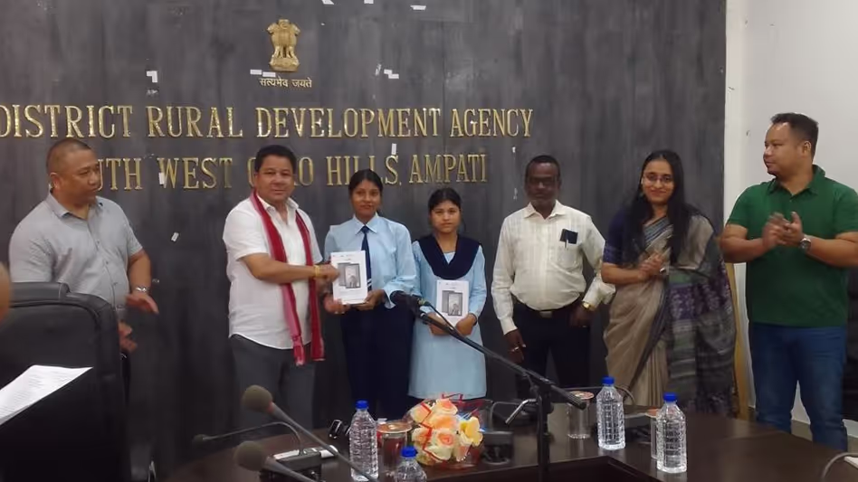 Meghalaya : दक्षिण-पश्चिम गारो हिल्स में 925 छात्रों को डिजिटल लर्निंग टैबलेट प्रदान किए गए