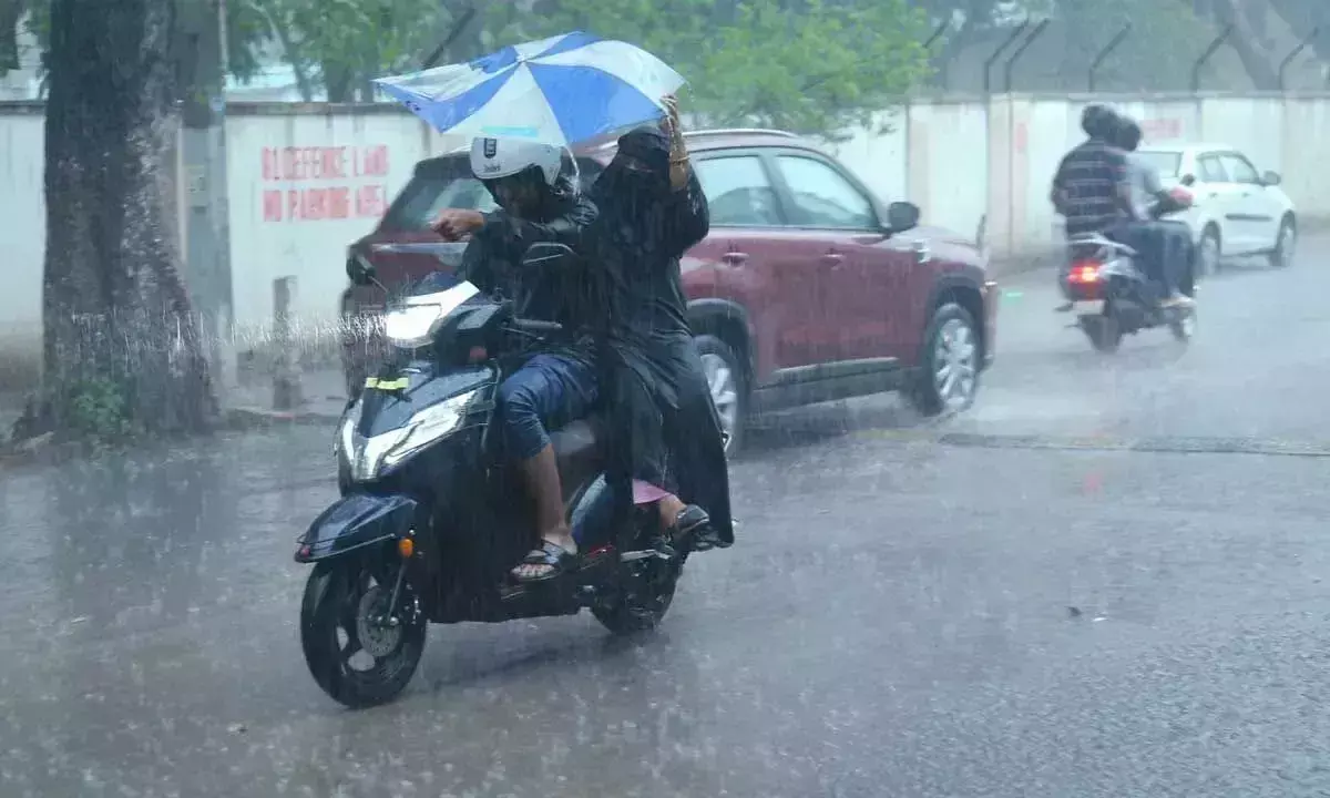 Andhra: आंध्र प्रदेश में आज हल्की से भारी बारिश की संभावना Andhra: आंध्र प्रदेश में आज हल्की से भारी बारिश की संभावना