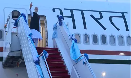 BIG BREAKING: बैंकॉक से श्रीलंका रवाना हुए PM मोदी BIG BREAKING: बैंकॉक से श्रीलंका रवाना हुए PM मोदी