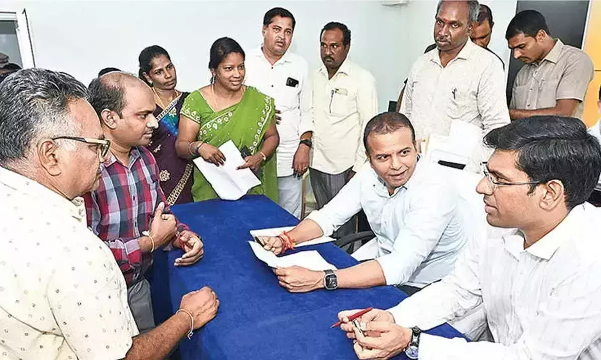 MLA ने अधिकारियों से जल समस्या पर कार्ययोजना तैयार करने को कहा MLA ने अधिकारियों से जल समस्या पर कार्ययोजना तैयार करने को कहा