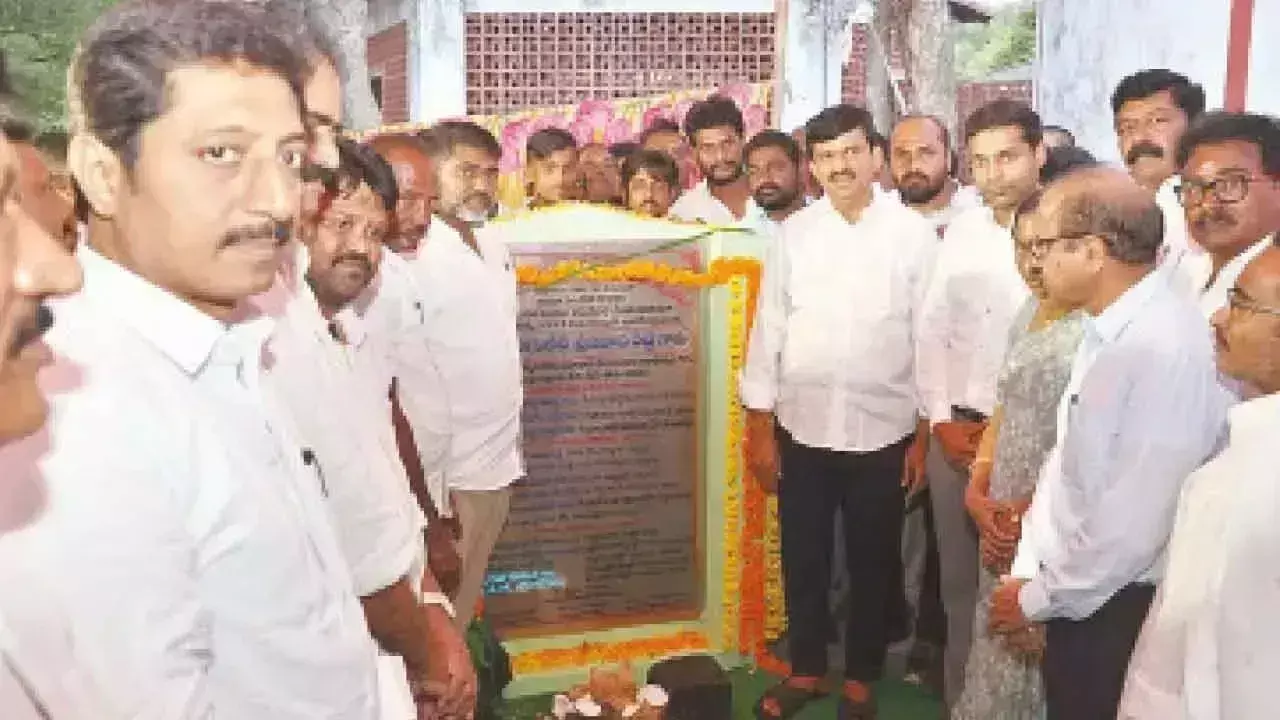 Telangana: मंत्री पोंगुलेटी ने बिजली सबस्टेशन का शिलान्यास किया Telangana: मंत्री पोंगुलेटी ने बिजली सबस्टेशन का शिलान्यास किया