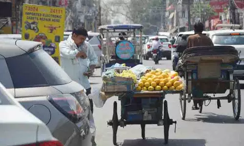 VVIP का दौरा समाप्त होते ही रानी झांसी रोड पर फिर से ट्रैफिक जाम