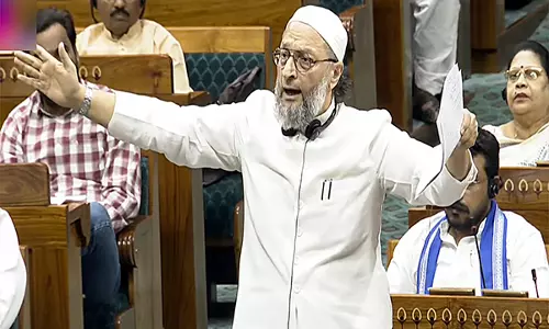 वक्फ संशोधन विधेयक के खिलाफ AIMIM प्रमुख असदुद्दीन ओवैसी पहुंचे सुप्रीम कोर्ट वक्फ संशोधन विधेयक के खिलाफ AIMIM प्रमुख असदुद्दीन ओवैसी पहुंचे सुप्रीम कोर्ट