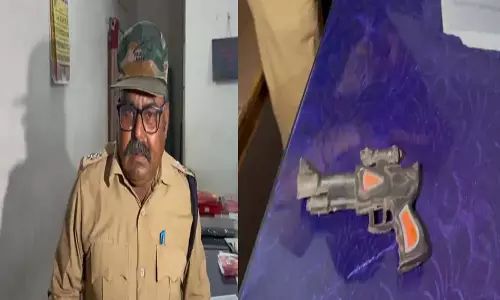 रायपुर में फर्जी पुलिस वाला गिरफ्तार, नकली बंदूक जब्त