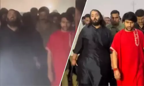 अनंत अंबानी की पदयात्रा में शामिल हुए धीरेंद्र शास्त्री, VIDEO... अनंत अंबानी की पदयात्रा में शामिल हुए धीरेंद्र शास्त्री, VIDEO...