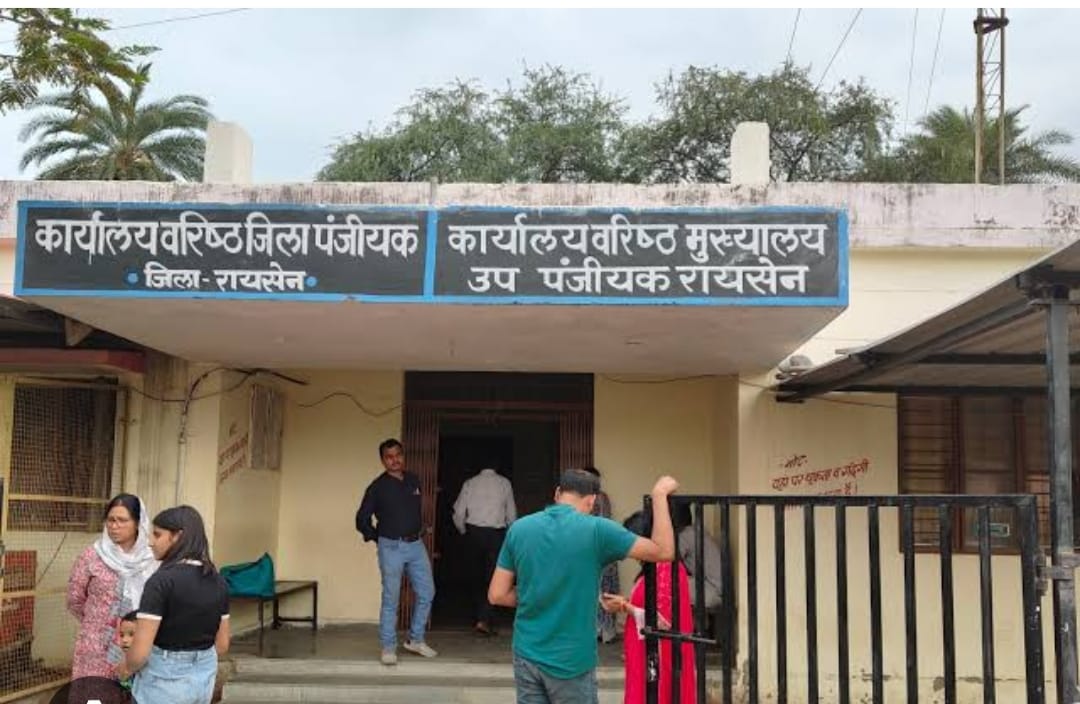 आधार कार्ड से खुद उठाया जाएगा क्रेता और विक्रेता का रिकॉर्ड, फर्जीवाड़ा रोकने का दावा