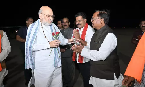 केंद्रीय गृहमंत्री अमित शाह का मंत्री राम विचार नेताम ने किया आत्मीय स्वागत केंद्रीय गृहमंत्री अमित शाह का मंत्री राम विचार नेताम ने किया आत्मीय स्वागत