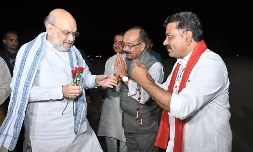 उपमुख्यमंत्री विजय शर्मा ने अमित शाह का किया आत्मीय स्वागत उपमुख्यमंत्री विजय शर्मा ने अमित शाह का किया आत्मीय स्वागत