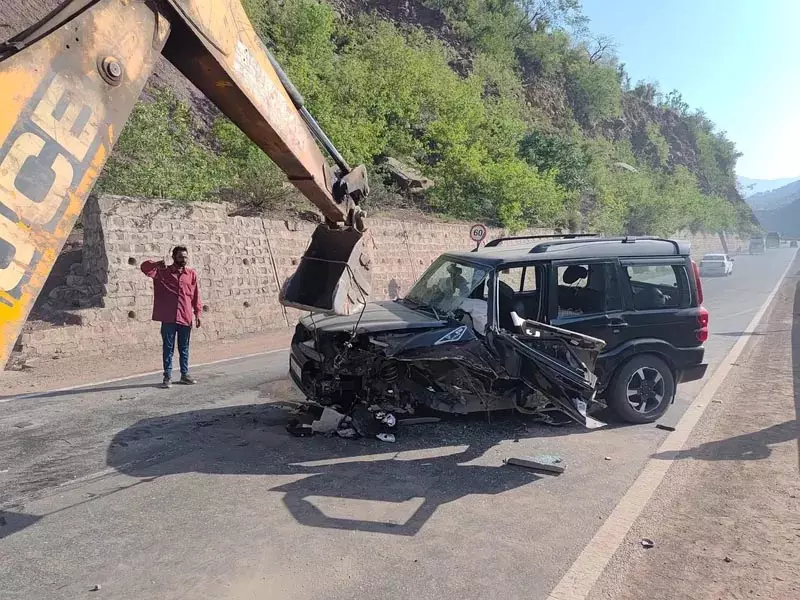 उधमपुर में एसयूवी के पैरापेट से टकराने से चार घायल उधमपुर में एसयूवी के पैरापेट से टकराने से चार घायल