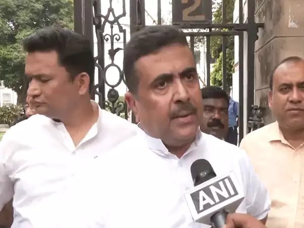 BJP के सुवेंदु अधिकारी ने रामनवमी समारोह को लेकर ममता सरकार की आलोचना की BJP के सुवेंदु अधिकारी ने रामनवमी समारोह को लेकर ममता सरकार की आलोचना की
