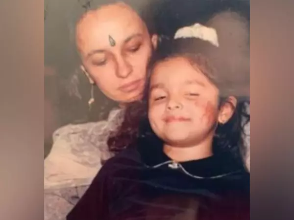 Soni Razdan ने छोटी आलिया के साथ यात्रा की मनमोहक तस्वीरें साझा कीं Soni Razdan ने छोटी आलिया के साथ यात्रा की मनमोहक तस्वीरें साझा कीं