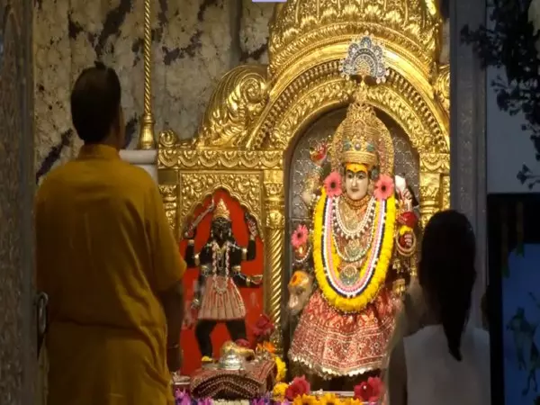 Delhi : चैत्र नवरात्रि के आठवें दिन झंडेवालान मंदिर में सुबह की आरती हुई Delhi : चैत्र नवरात्रि के आठवें दिन झंडेवालान मंदिर में सुबह की आरती हुई