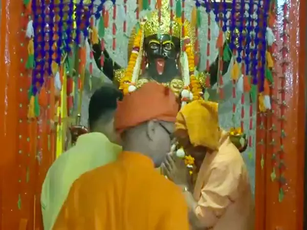 CM Yogi ने मां पाटेश्वरी देवी मंदिर में पूजा की CM Yogi ने मां पाटेश्वरी देवी मंदिर में पूजा की