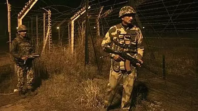 Jammu: अंतरराष्ट्रीय सीमा पर पाकिस्तानी घुसपैठिया मारा गया Jammu: अंतरराष्ट्रीय सीमा पर पाकिस्तानी घुसपैठिया मारा गया