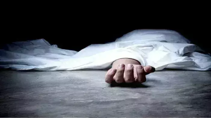 Ghazipur: तेज रफ्तार ट्रक ने घर में घुसकर मचाई तबाही, तीन बच्चों की मौत मां गंभीर Ghazipur: तेज रफ्तार ट्रक ने घर में घुसकर मचाई तबाही, तीन बच्चों की मौत मां गंभीर