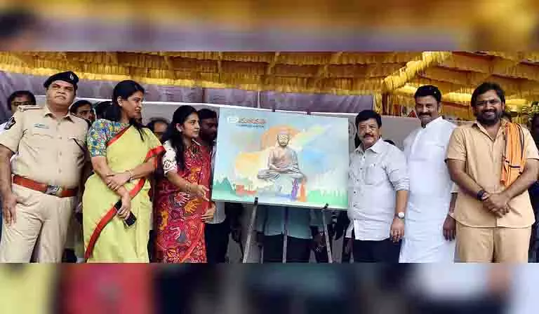 राजामहेंद्रवरम में Andhra कला महोत्सव में भारी भीड़ उमड़ी राजामहेंद्रवरम में Andhra कला महोत्सव में भारी भीड़ उमड़ी