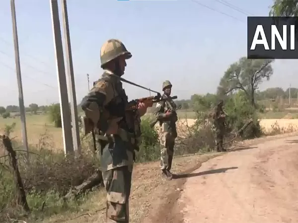 घुसपैठ की कोशिश नाकाम करने के बाद Jammu के आरएस पुरा सेक्टर में सुरक्षा बढ़ा दी गई घुसपैठ की कोशिश नाकाम करने के बाद Jammu के आरएस पुरा सेक्टर में सुरक्षा बढ़ा दी गई