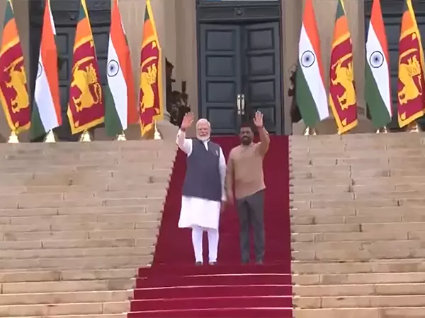 PM Modi ने कोलंबो में राष्ट्रपति सचिवालय में श्रीलंका के राष्ट्रपति से मुलाकात की PM Modi ने कोलंबो में राष्ट्रपति सचिवालय में श्रीलंका के राष्ट्रपति से मुलाकात की
