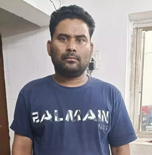 लालपुर में सट्टेबाज गिरफ्तार, टिकरापारा पुलिस ने आईडी जब्त किया लालपुर में सट्टेबाज गिरफ्तार, टिकरापारा पुलिस ने आईडी जब्त किया