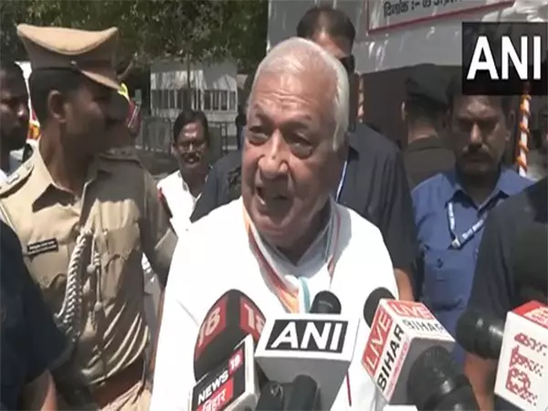 Bihar राज्यपाल आरिफ मोहम्मद खान ने बोर्ड के सुधार की सराहना की Bihar राज्यपाल आरिफ मोहम्मद खान ने बोर्ड के सुधार की सराहना की