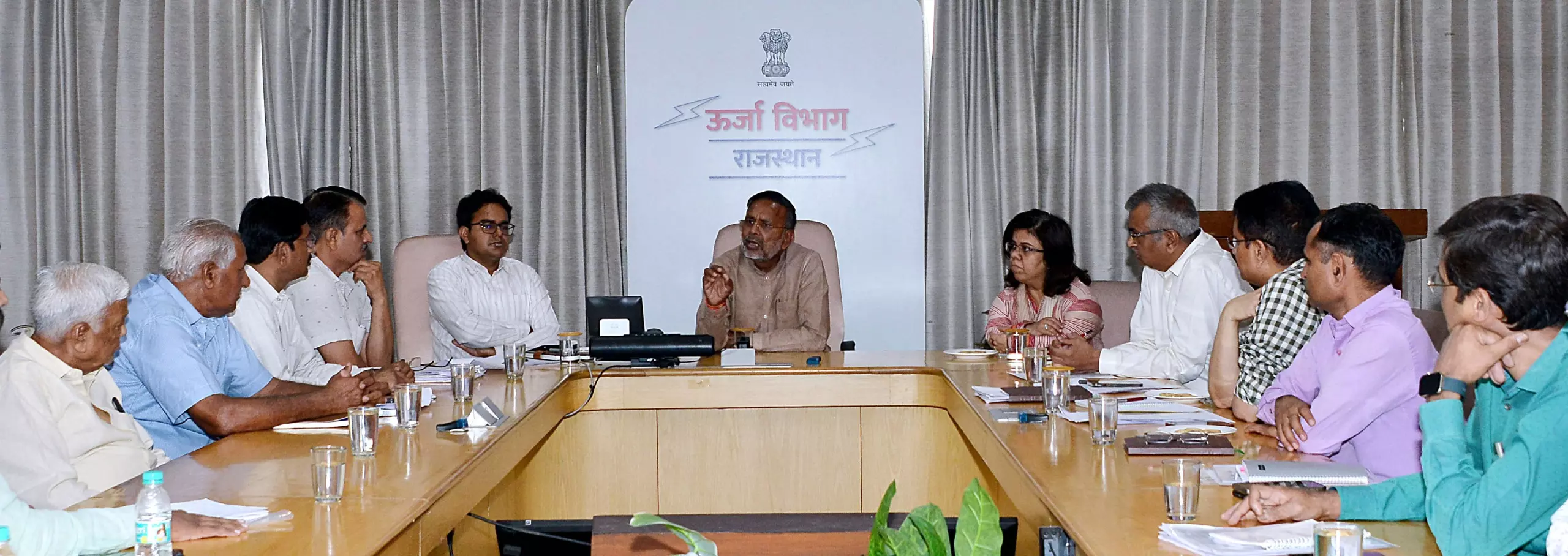 Jaipur: सरकार के प्रयासों में विद्युत कार्मिकों की भागीदारी महत्वपूर्ण -ऊर्जा मंत्री Jaipur: सरकार के प्रयासों में विद्युत कार्मिकों की भागीदारी महत्वपूर्ण -ऊर्जा मंत्री