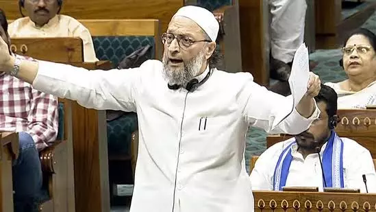 कांग्रेस सांसद, ओवैसी वक्फ बिल की वैधता के खिलाफ सुप्रीम कोर्ट पहुंचे कांग्रेस सांसद, ओवैसी वक्फ बिल की वैधता के खिलाफ सुप्रीम कोर्ट पहुंचे