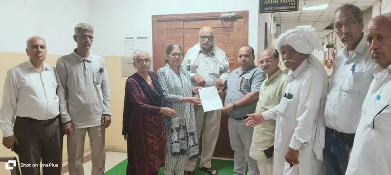 CPM ने बिजली दरों में बढ़ोतरी का विरोध किया, डीसी को ज्ञापन सौंपा CPM ने बिजली दरों में बढ़ोतरी का विरोध किया, डीसी को ज्ञापन सौंपा