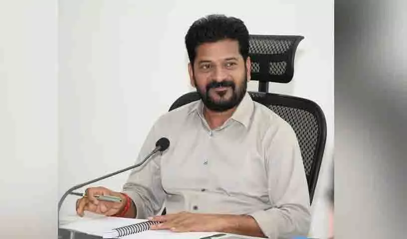 CM रेवंत ने विश्वविद्यालयों से अप्रासंगिक पाठ्यक्रमों को खत्म करने और उन्नत कार्यक्रम शुरू CM रेवंत ने विश्वविद्यालयों से अप्रासंगिक पाठ्यक्रमों को खत्म करने और उन्नत कार्यक्रम शुरू