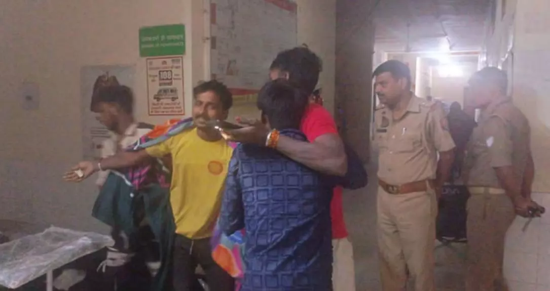 Ghazipur: ट्रेलर ने सोते परिवार को कुचला, तीन बच्चों की मौत Ghazipur: ट्रेलर ने सोते परिवार को कुचला, तीन बच्चों की मौत