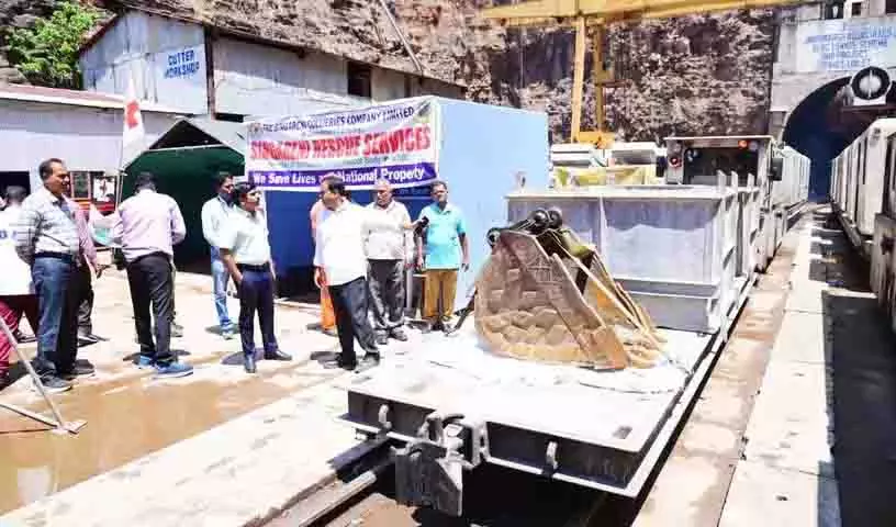 Srisailam लेफ्ट बैंक कैनाल सुरंग परियोजना के पूरा होने पर अनिश्चितता के बादल Srisailam लेफ्ट बैंक कैनाल सुरंग परियोजना के पूरा होने पर अनिश्चितता के बादल