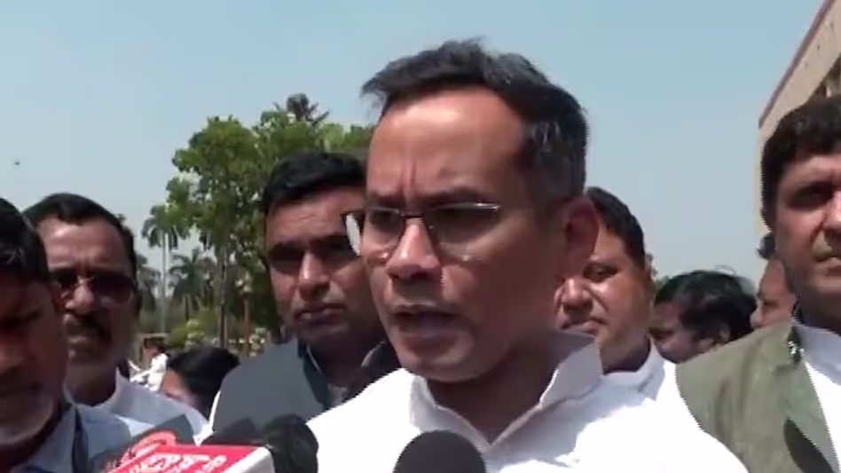 Assam : अमेरिकी टैरिफ से भारत को झटका, पीएम मोदी मौन व्रत पर गौरव गोगोई Assam : अमेरिकी टैरिफ से भारत को झटका, पीएम मोदी मौन व्रत पर गौरव गोगोई