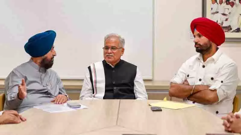 Punjab के नेताओं की दिल्ली में बघेल से मुलाकात के बाद कांग्रेस में फिर घमासान Punjab के नेताओं की दिल्ली में बघेल से मुलाकात के बाद कांग्रेस में फिर घमासान