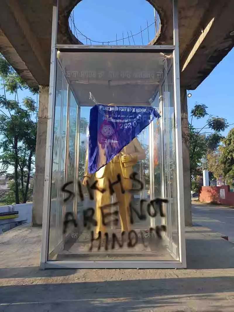 Ambedkar की प्रतिमा को क्षतिग्रस्त करने के विरोध में दलित संगठनों ने निकाला मार्च Ambedkar की प्रतिमा को क्षतिग्रस्त करने के विरोध में दलित संगठनों ने निकाला मार्च