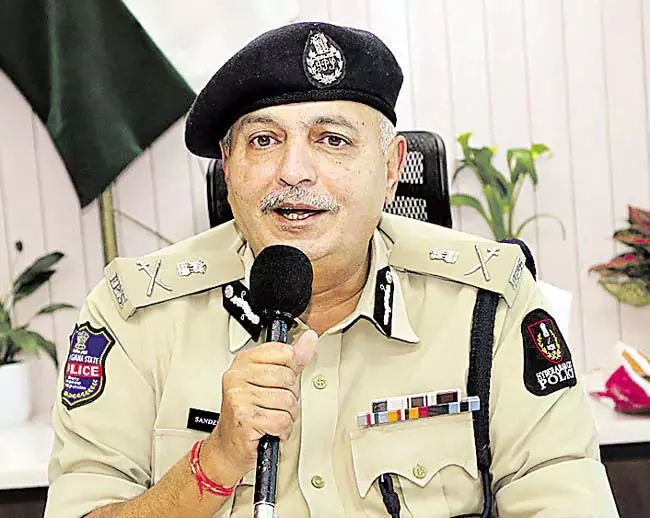 Crime : युवतियों से ड्रग डिलीवरी, संदीप सांडिल्य ने गिरोह का खुलासा किया Crime : युवतियों से ड्रग डिलीवरी, संदीप सांडिल्य ने गिरोह का खुलासा किया
