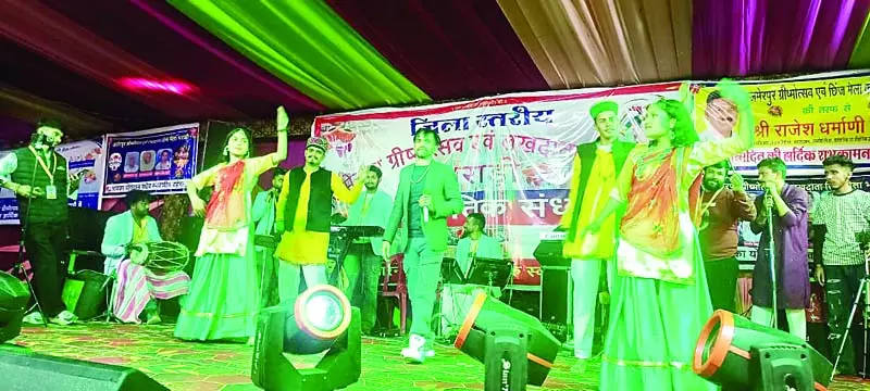 बडिय़ां जो तुडक़ा लाणा ओ ठेकेदारनिये बडिय़ां जो तुडक़ा लाणा ओ ठेकेदारनिये