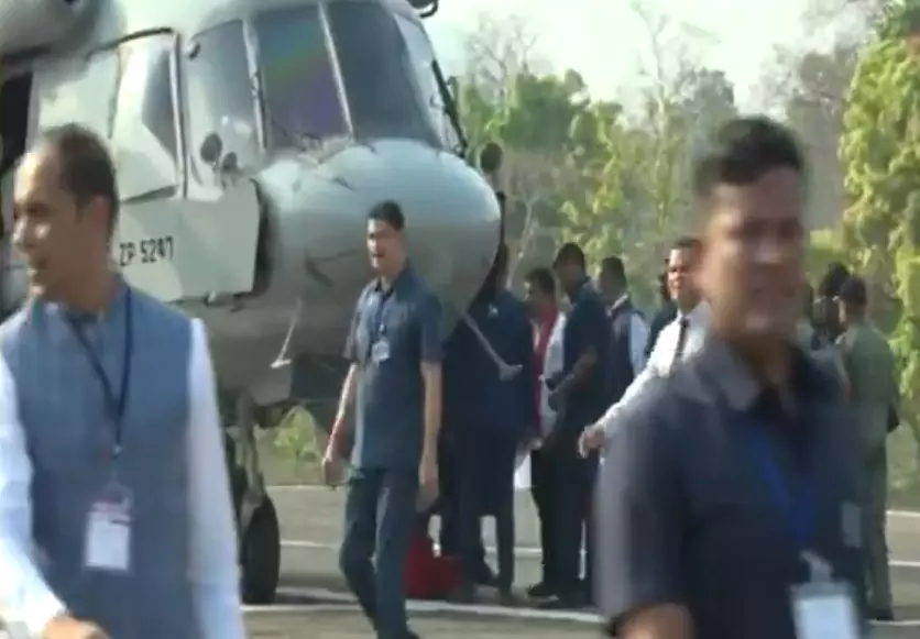दंतेवाड़ा से रायपुर लौटे अमित शाह, गृह विभाग की लेंगे अहम बैठक दंतेवाड़ा से रायपुर लौटे अमित शाह, गृह विभाग की लेंगे अहम बैठक