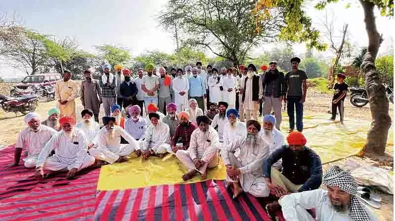सरपंचों ने Bajwa को सीचेवाल मॉडल को जमीनी स्तर पर देखने के लिए आमंत्रित किया सरपंचों ने Bajwa को सीचेवाल मॉडल को जमीनी स्तर पर देखने के लिए आमंत्रित किया