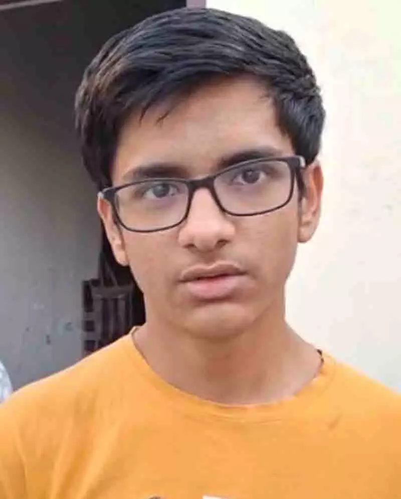 Hoshiarpur के पुनीत को आठवीं कक्षा में 100 प्रतिशत अंक Hoshiarpur के पुनीत को आठवीं कक्षा में 100 प्रतिशत अंक