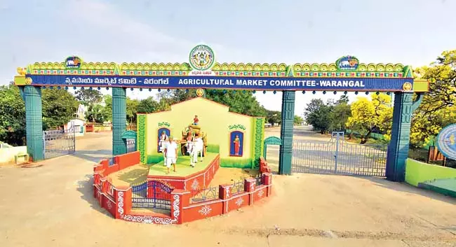 Telangana: सब्जियां, फल और फूल अब बाजार में उपलब्ध Telangana: सब्जियां, फल और फूल अब बाजार में उपलब्ध