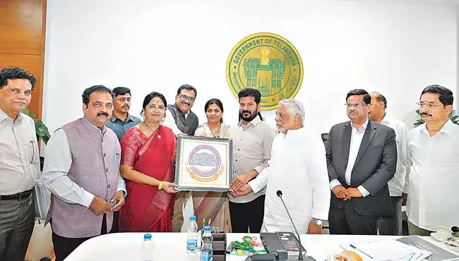 CM Revanth Reddy : बेहतर शिक्षा प्रणाली के लिए नीति दस्तावेज तैयार करने का निर्देश दिया CM Revanth Reddy : बेहतर शिक्षा प्रणाली के लिए नीति दस्तावेज तैयार करने का निर्देश दिया