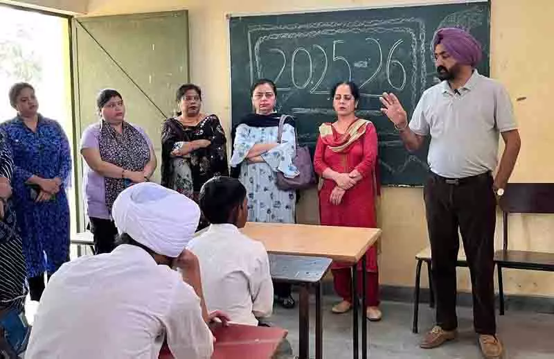 Dengue जागरूकता अभियान, स्वास्थ्य विभाग ने शहर भर के छात्रों को किया जागरूक Dengue जागरूकता अभियान, स्वास्थ्य विभाग ने शहर भर के छात्रों को किया जागरूक