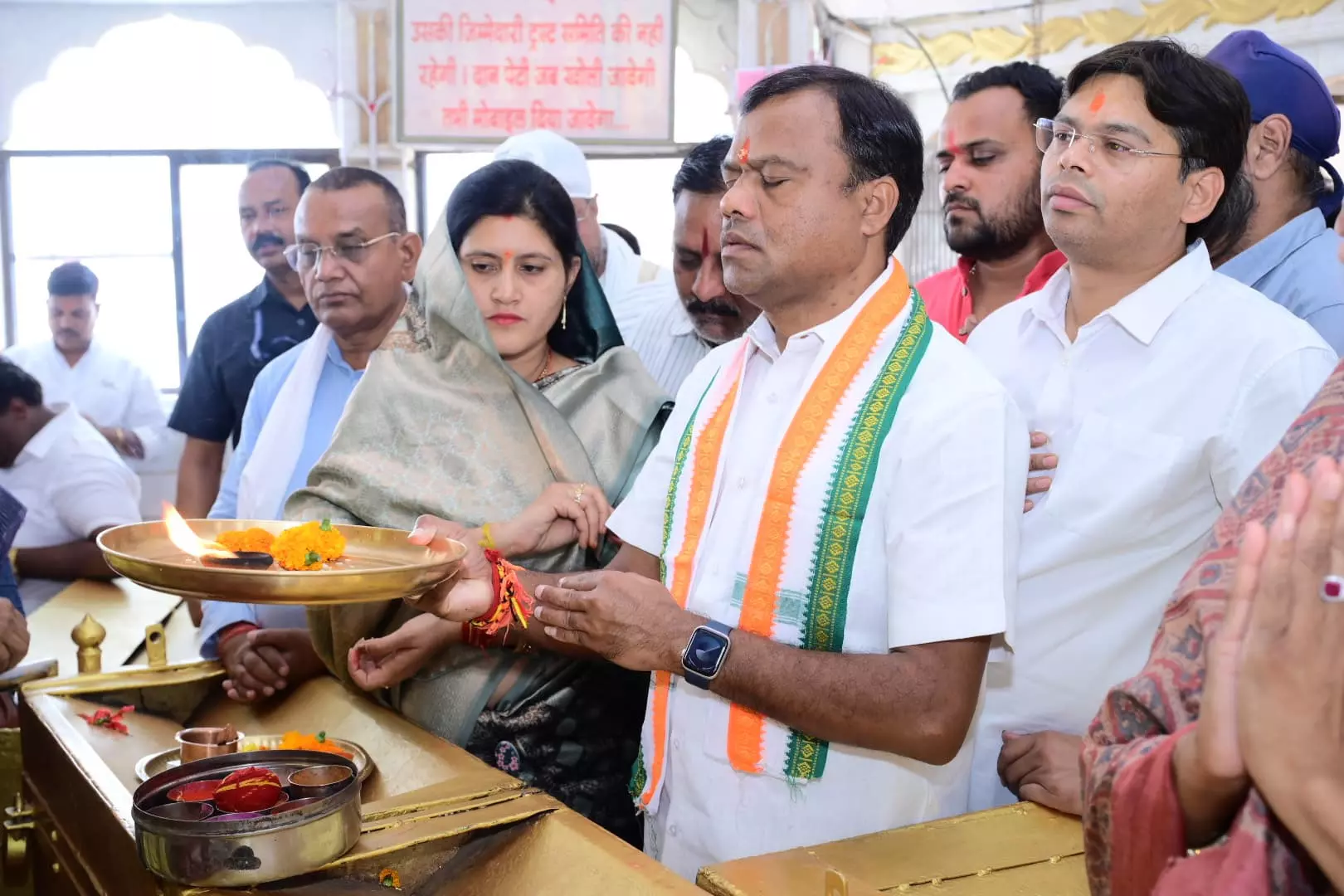 डोंगरगढ़ पहुंचे दीपक बैज ने मां बमलेश्वरी के दर्शन किए डोंगरगढ़ पहुंचे दीपक बैज ने मां बमलेश्वरी के दर्शन किए