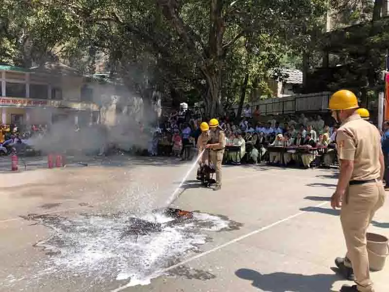 Govt School में प्राकृतिक आपदाओं के बारे में जागरूकता पैदा करने के लिए अभ्यास Govt School में प्राकृतिक आपदाओं के बारे में जागरूकता पैदा करने के लिए अभ्यास
