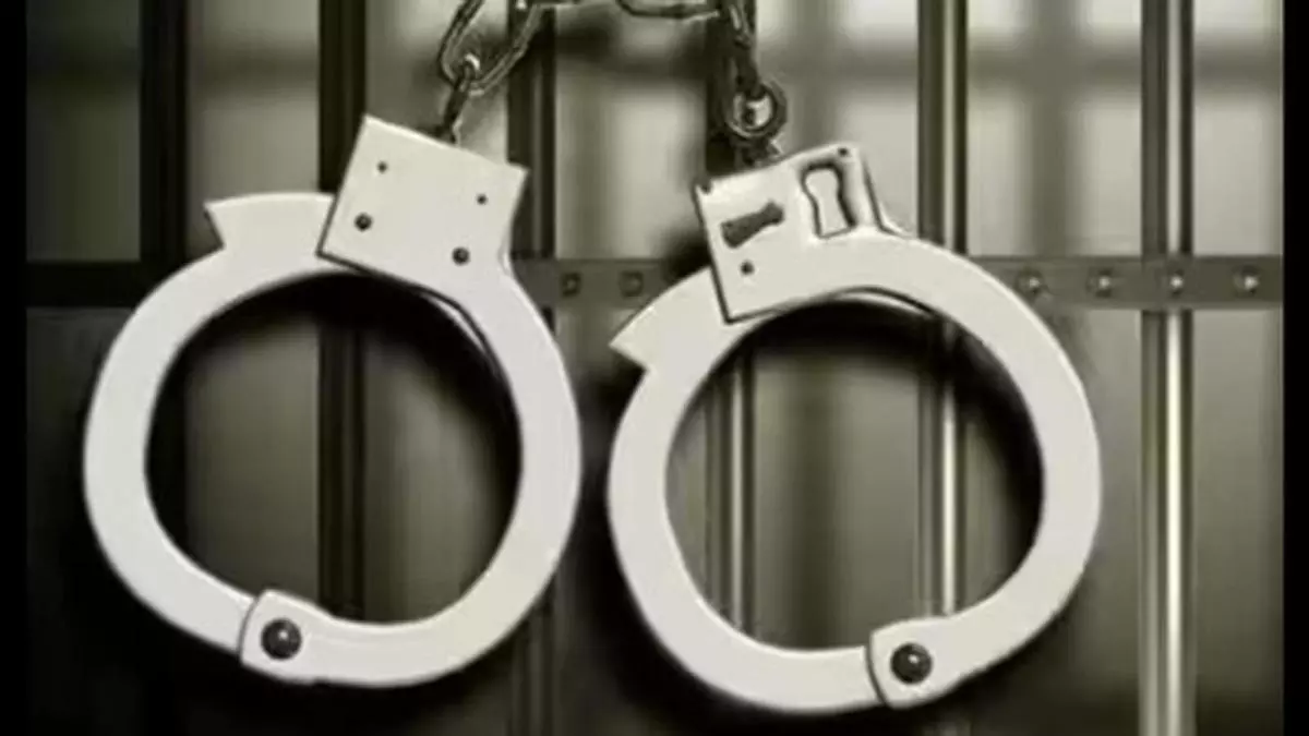 Madhya Pradesh: सीधी जिले में नाबालिग से सामूहिक बलात्कार, पांच गिरफ्तार Madhya Pradesh: सीधी जिले में नाबालिग से सामूहिक बलात्कार, पांच गिरफ्तार